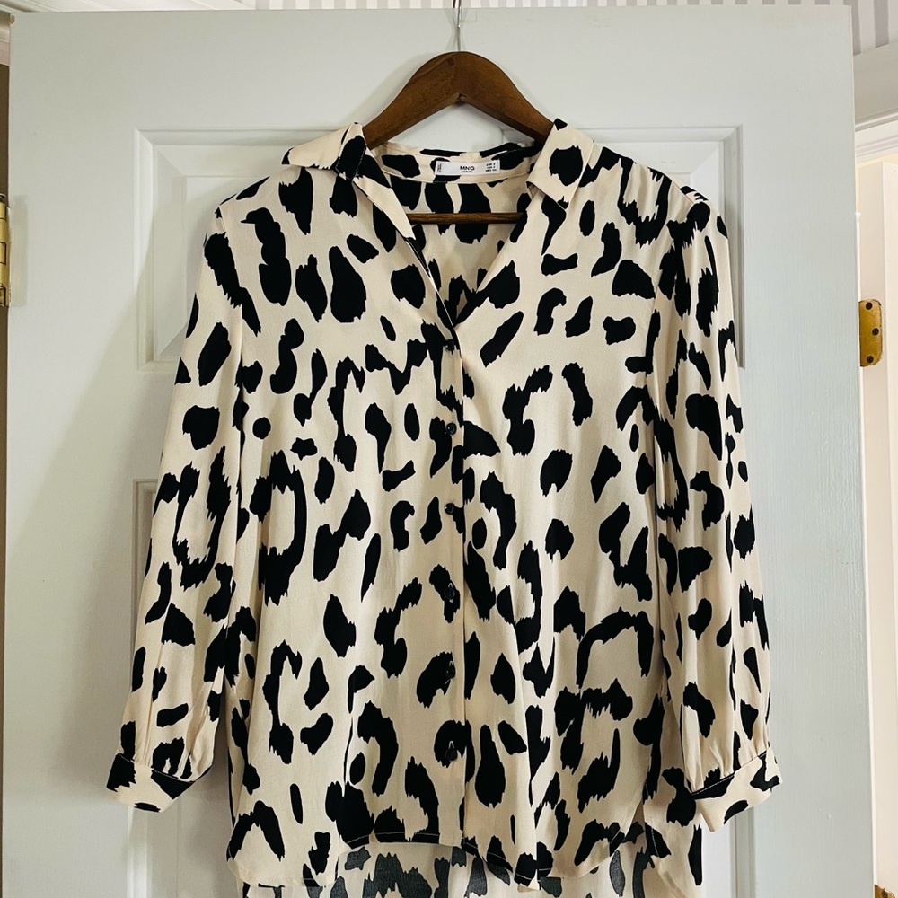 Mango cream and black pattern button down top, size 4